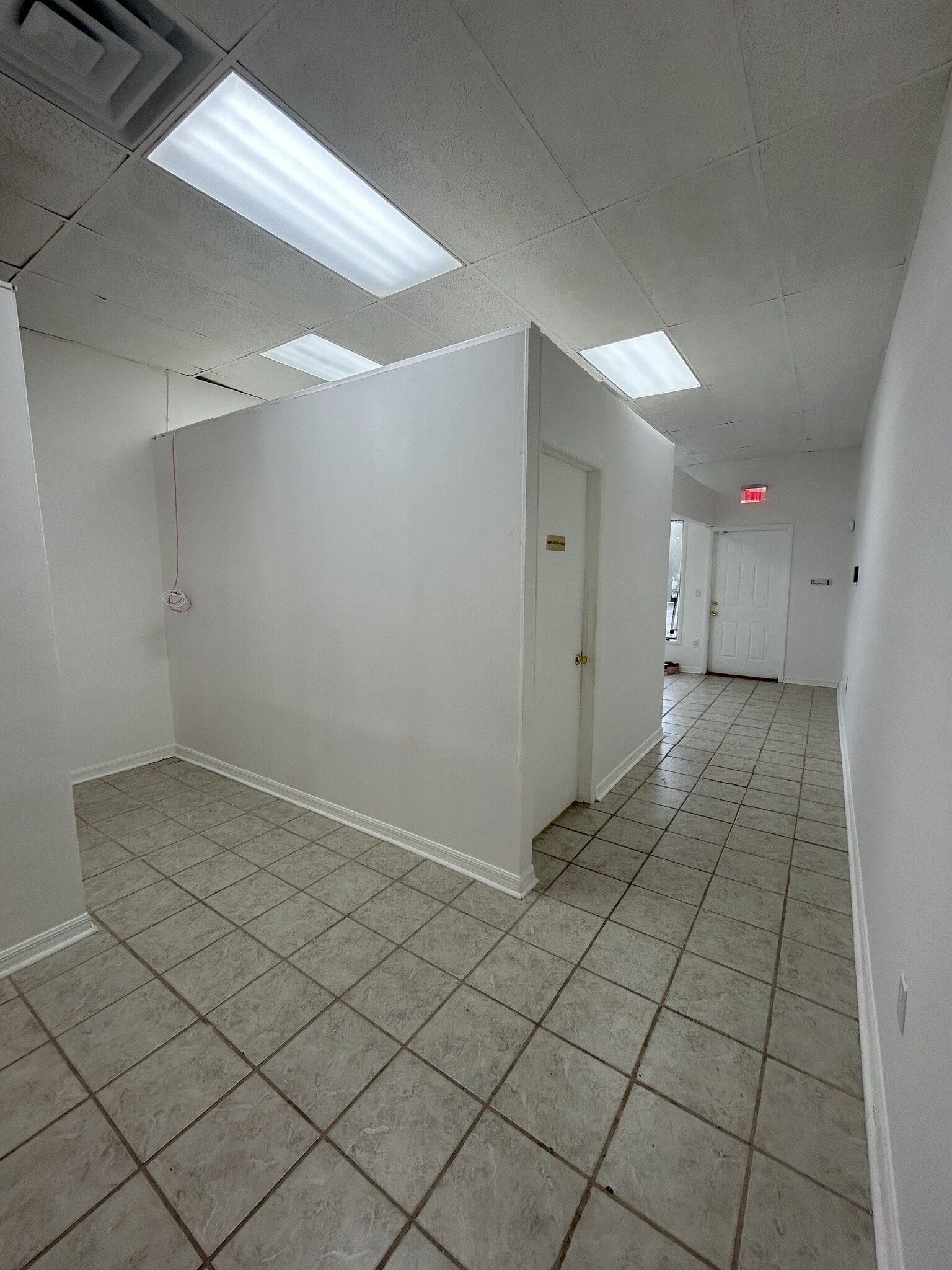 2405 E Graves Ave, Orange City, FL à louer Photo de l’immeuble– Image 1 sur 3