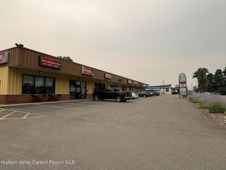 1076-1090 Morton Blvd, Kingston, NY à louer - Photo de l’immeuble – Image 1 sur 1