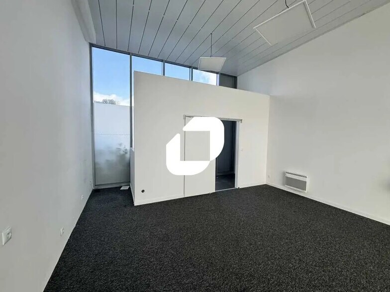 Local commercial dans Bordeaux à louer - Photo de l’immeuble – Image 2 sur 4