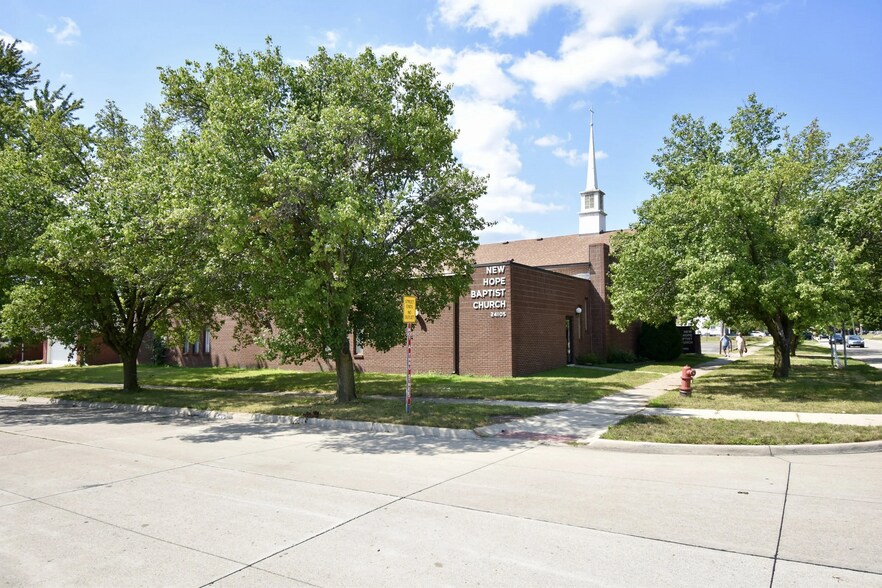 24105 Hass St, Dearborn Heights, MI à vendre - Photo de l’immeuble – Image 2 sur 16