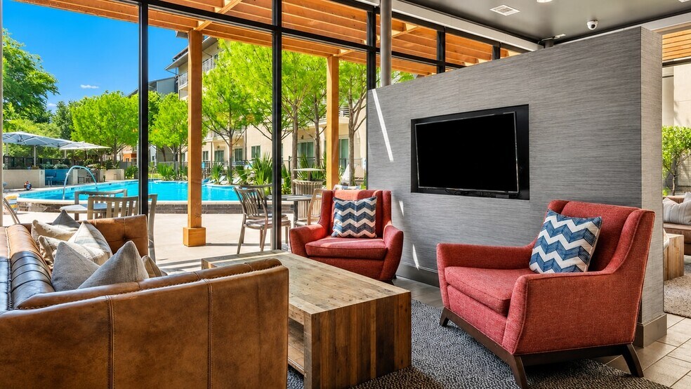 660 Yorktown St, Dallas, TX à vendre - Photo de l’immeuble – Image 3 sur 33
