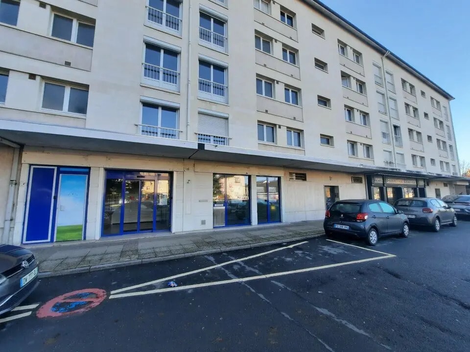 Local commercial dans Petit-Couronne à louer Photo de l’immeuble– Image 1 sur 12