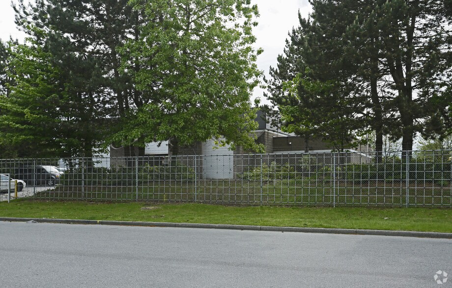 11469 Kingston St, Maple Ridge, BC à louer - Photo de l’immeuble – Image 2 sur 5