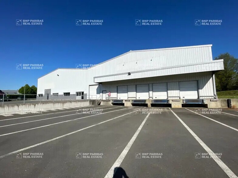 Local d’activités dans Noyal-sur-Vilaine à louer - Photo de l’immeuble – Image 3 sur 15