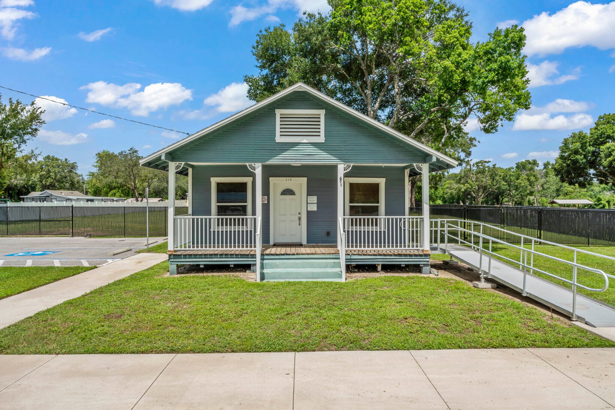 514 Limona Rd, Brandon, FL à vendre Photo de l’immeuble– Image 1 sur 20