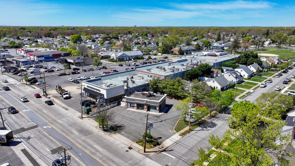 4303 Merrick Rd, Massapequa, NY à louer - Photo de l’immeuble – Image 3 sur 3