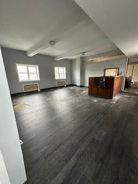1837 Steinway St, Astoria, NY à louer - Photo intérieure – Image 3 sur 5