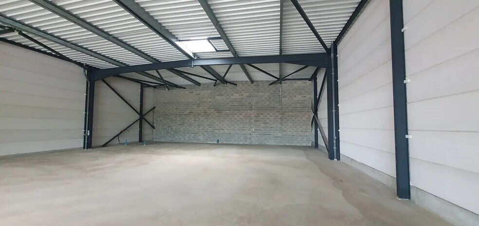 Local commercial dans Montceau-les-Mines à louer - Photo de l’immeuble – Image 2 sur 3