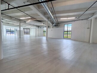 Plus de détails pour 7240 NE 4th Ave, Miami, FL - Bureau à louer