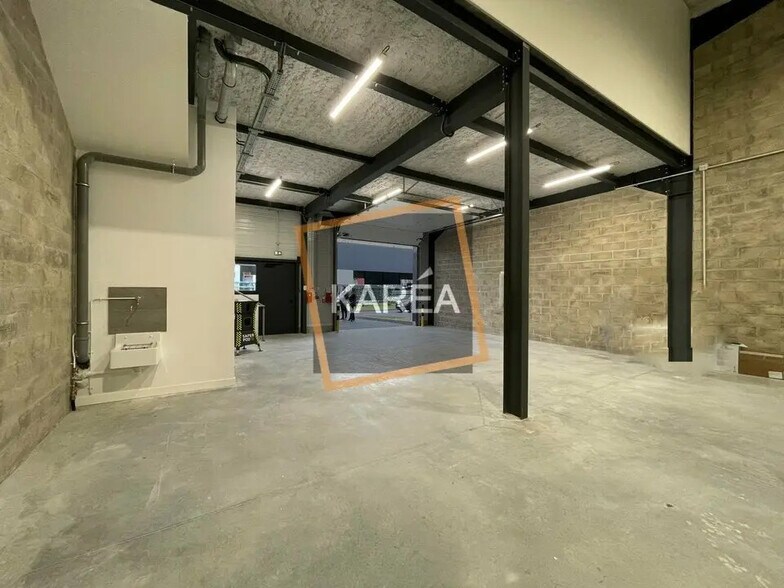 Local d’activités dans Lieusaint à louer - Photo intérieure – Image 2 sur 5