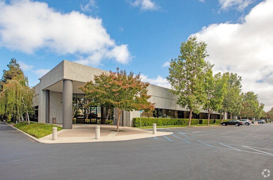 55-85 Nicholson Ln, San Jose, CA à louer - Photo principale – Image 1 sur 5