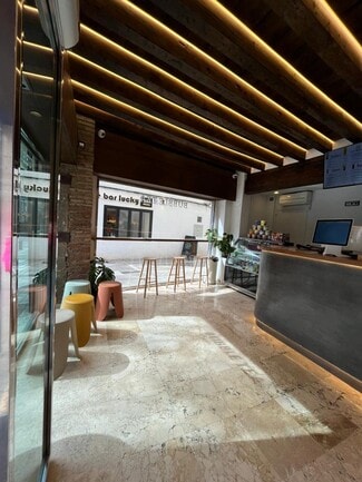 Plus de détails pour Plaza Trinidad, 9, Granada - Local commercial à louer