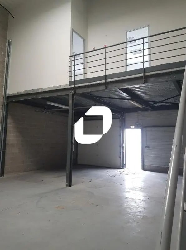 Plus de détails pour Local d’activités à vendre