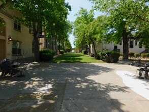 101 H St, Antioch, CA à louer Photo de l’immeuble– Image 2 sur 16