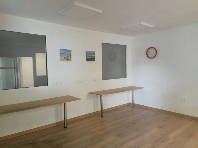 Local d’activités dans Mios à louer - Photo de l’immeuble – Image 3 sur 7