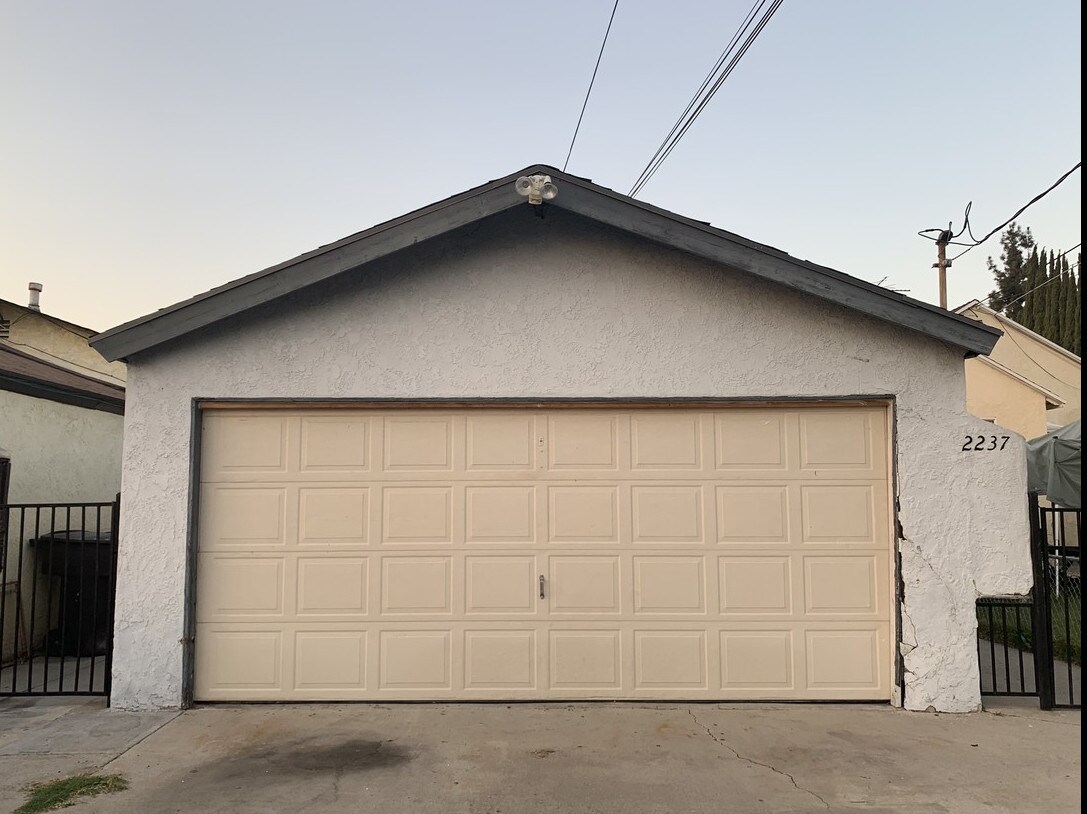 2237 E Harding St, Long Beach, CA à vendre Photo principale– Image 1 sur 9