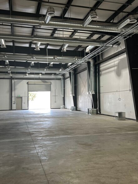 417 Commerce Ct, Lompoc, CA à louer - Photo intérieure – Image 3 sur 7