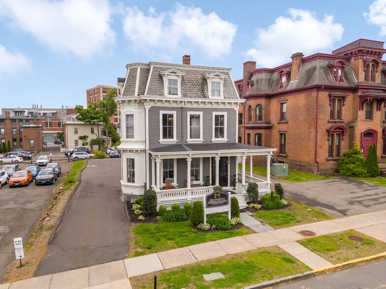 27 Pleasant St, Middletown, CT à vendre - Photo de l’immeuble – Image 3 sur 39