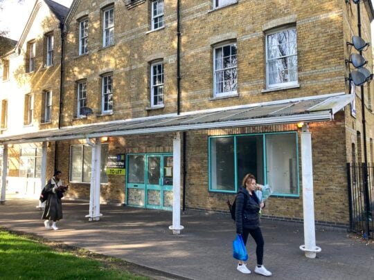 3 Gainsborough Rd, Londres à louer - Photo principale – Image 1 sur 3