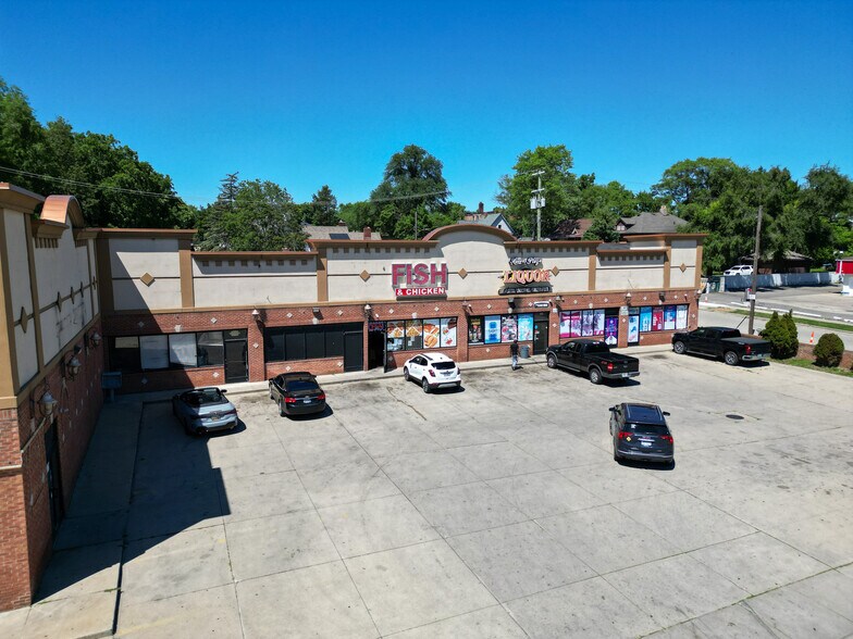 694-704 W Huron St, Pontiac, MI à louer - Photo de l’immeuble – Image 2 sur 8