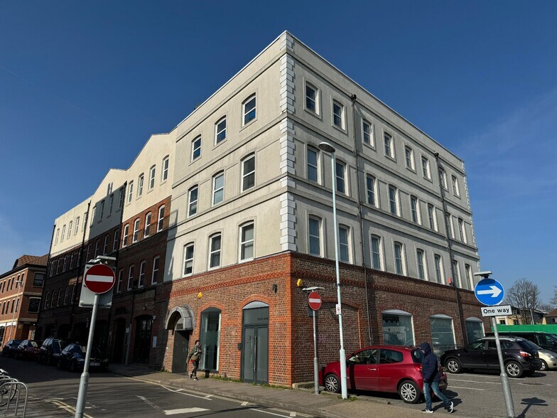 31-41 Chatsworth Rd, Worthing à louer - Photo de l’immeuble – Image 3 sur 4