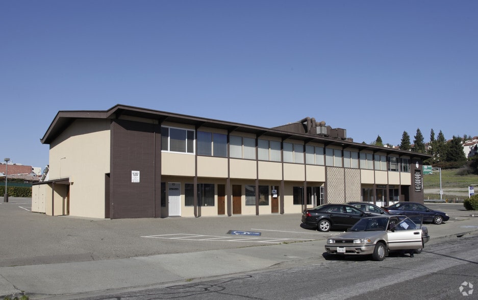 21297 Foothill Blvd, Hayward, CA à louer - Photo principale – Image 1 sur 16
