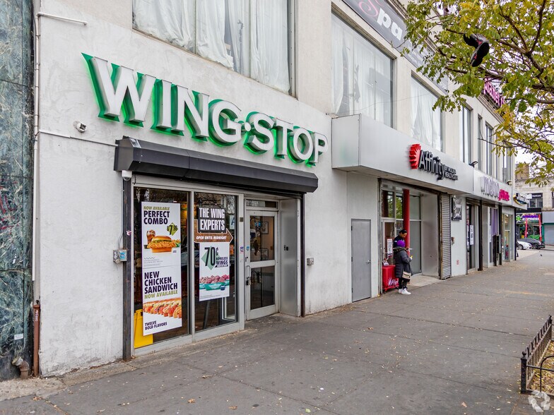 305 E Fordham Rd, Bronx, NY à louer - Photo de l’immeuble – Image 3 sur 4