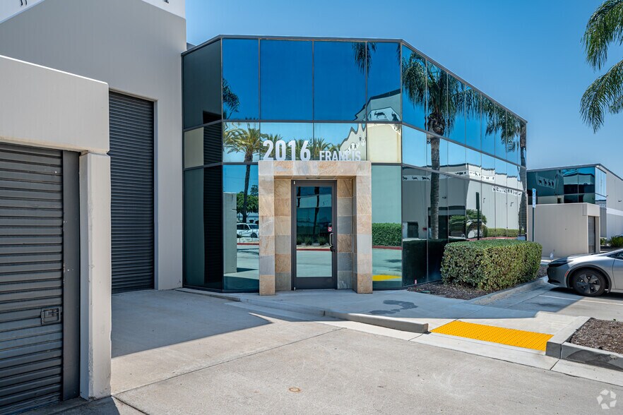 2037-2077 S Vineyard Ave, Ontario, CA à louer - Photo de l’immeuble – Image 3 sur 7