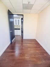 21731 Ventura Blvd, Woodland Hills, CA à louer Photo intérieure– Image 1 sur 13