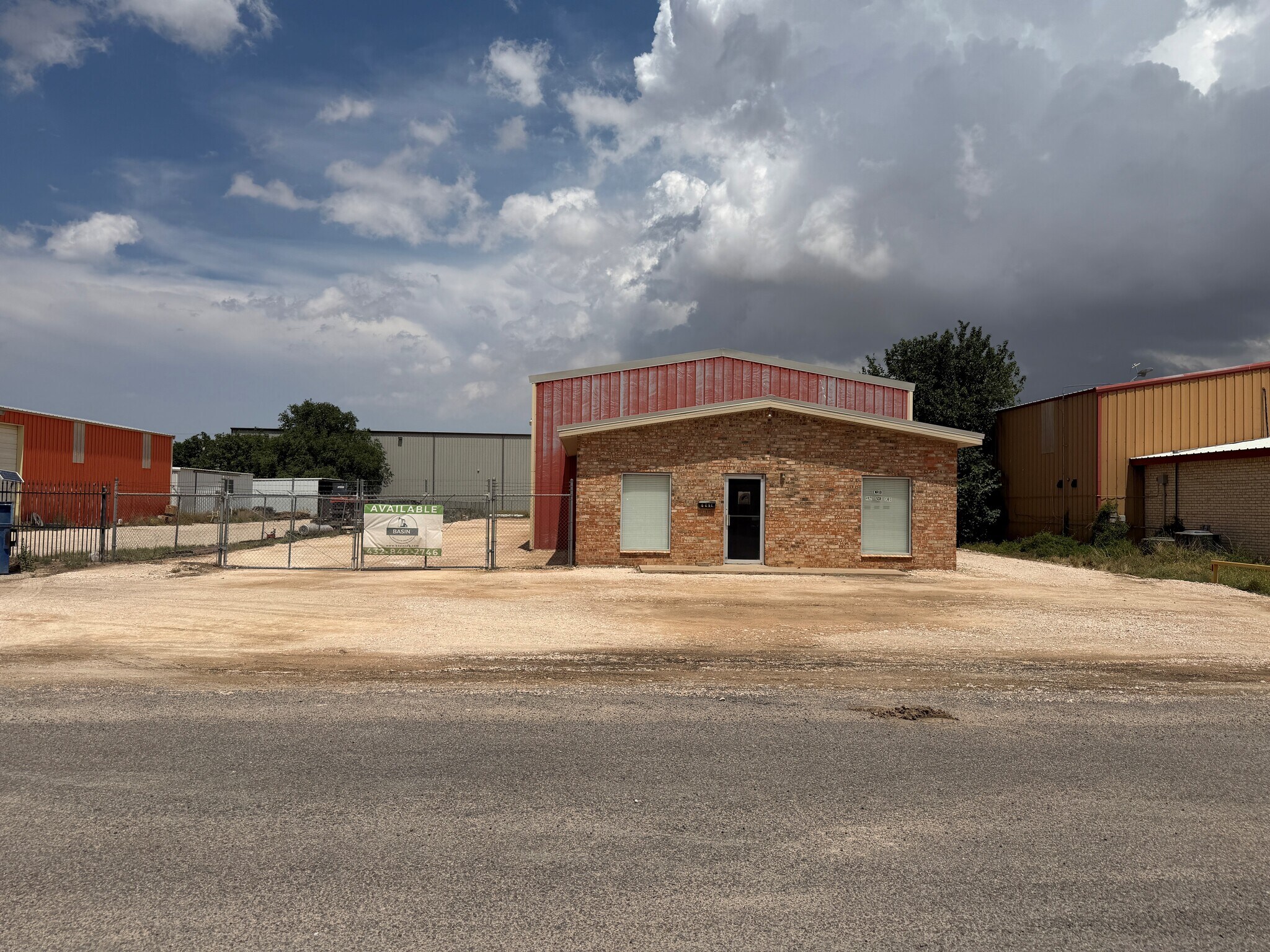 4921 S County Road 1303, Odessa, TX à louer Photo de l’immeuble– Image 1 sur 12