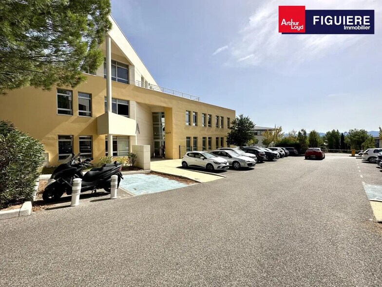 425 Rue René Descartes, Aix-en-Provence à louer - Photo de l’immeuble – Image 3 sur 6