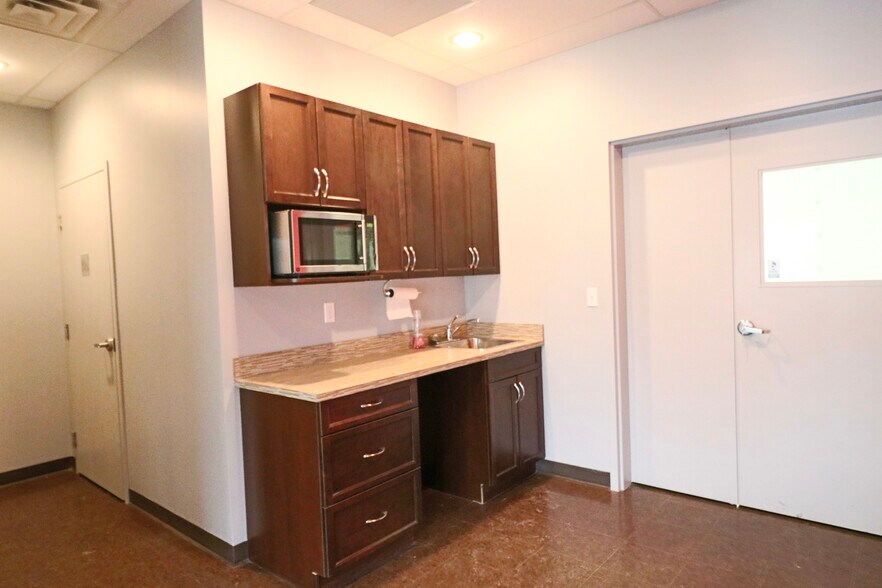 4615 112th Ave SE, Calgary, AB à louer - Photo intérieure – Image 3 sur 20