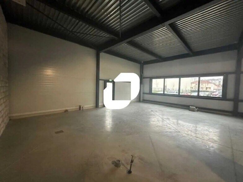 Bureau dans Montmagny à louer - Photo de l’immeuble – Image 2 sur 9