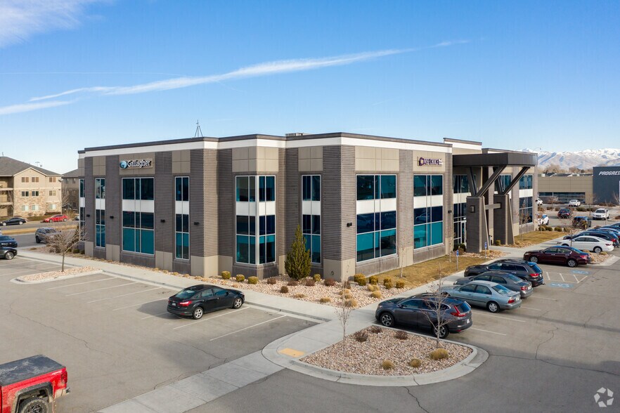 6967 S River Gate Dr, Midvale, UT à louer - Photo de l’immeuble – Image 2 sur 4