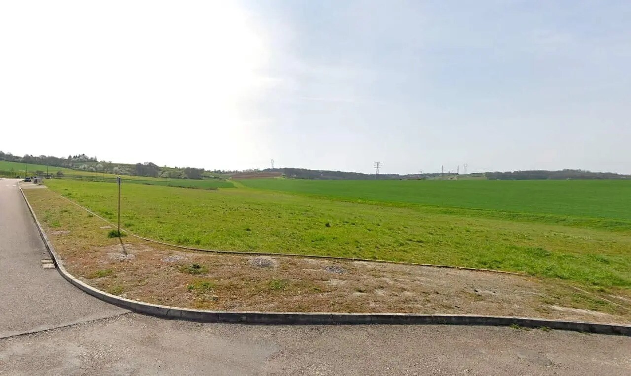 Terrain dans Villeneuve-sur-Yonne à vendre Photo de l’immeuble– Image 1 sur 5