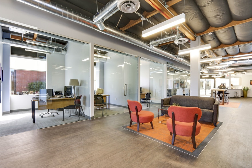 5000 Campus Dr, Newport Beach, CA à louer - Photo intérieure – Image 1 sur 11