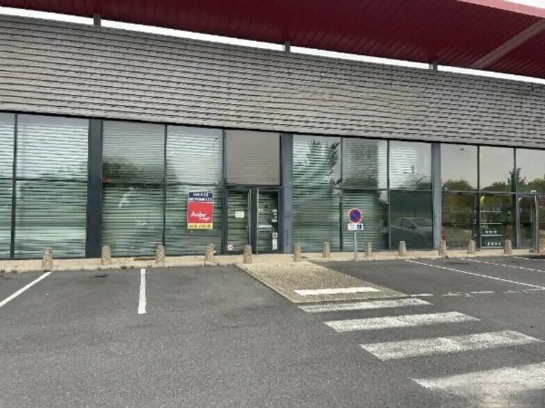 Local commercial dans Reims à louer - Photo de l’immeuble – Image 2 sur 11