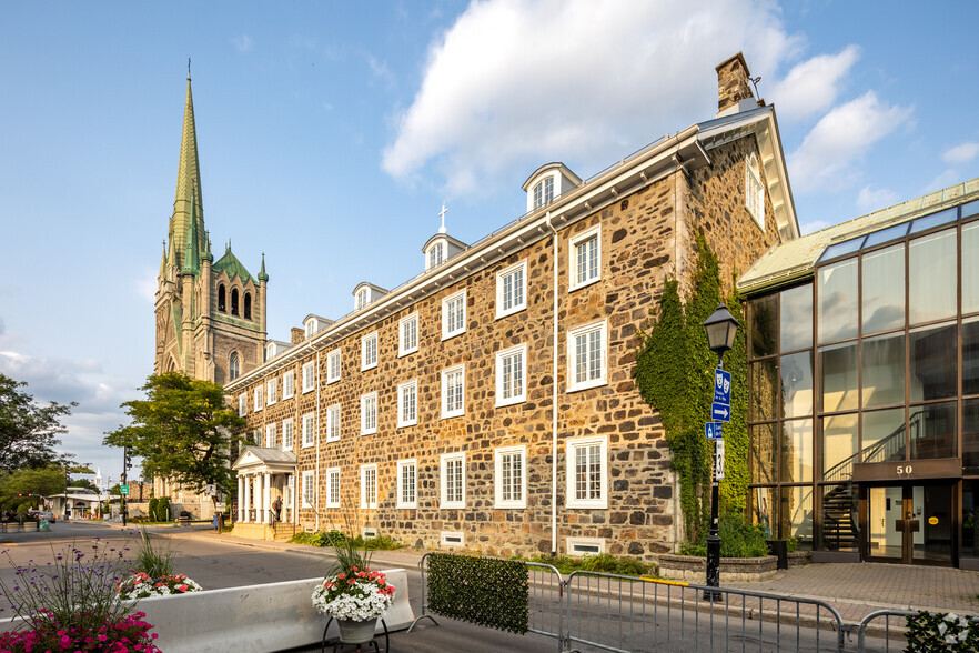 32 Rue Saint-Charles, Longueuil, QC à louer - Photo de l’immeuble – Image 1 sur 33