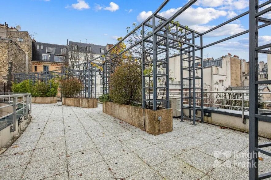 6-6 Rue Laferrière, Paris à louer - Photo de l’immeuble – Image 2 sur 5