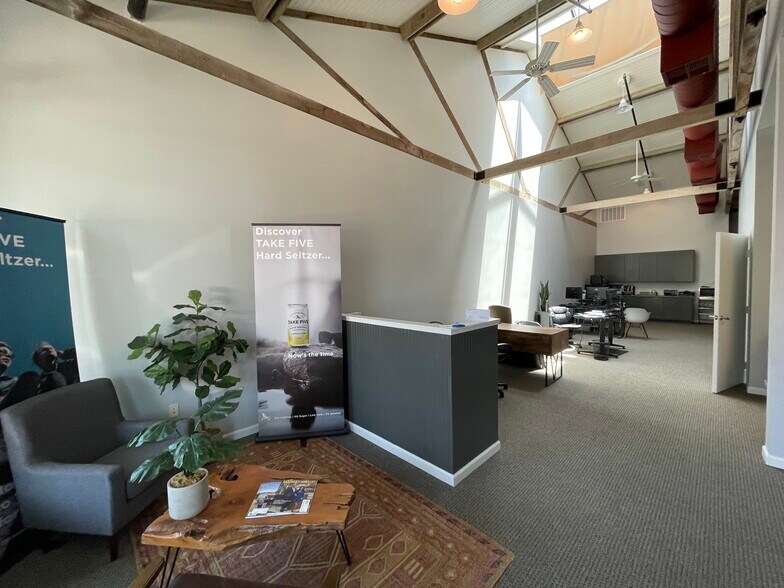 1343 Main St, Napa, CA à louer - Photo intérieure – Image 3 sur 26