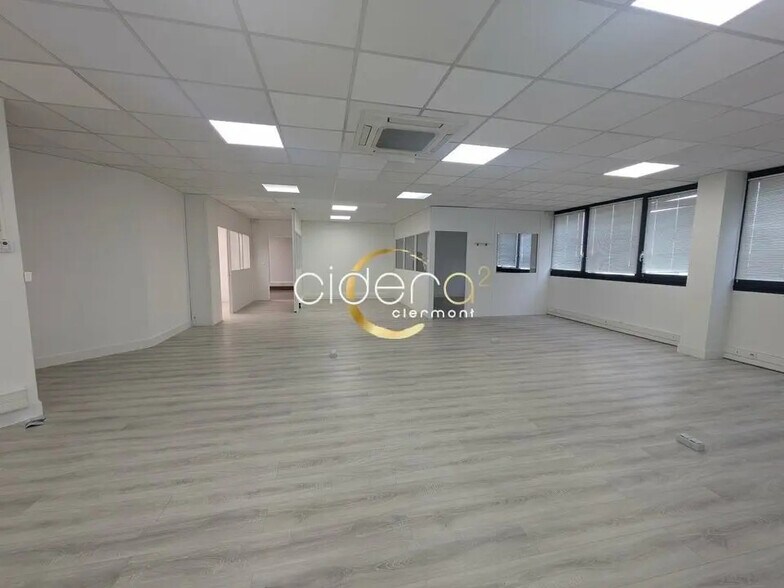 Bureau dans Clermont-Ferrand à louer - Photo de l’immeuble – Image 2 sur 8