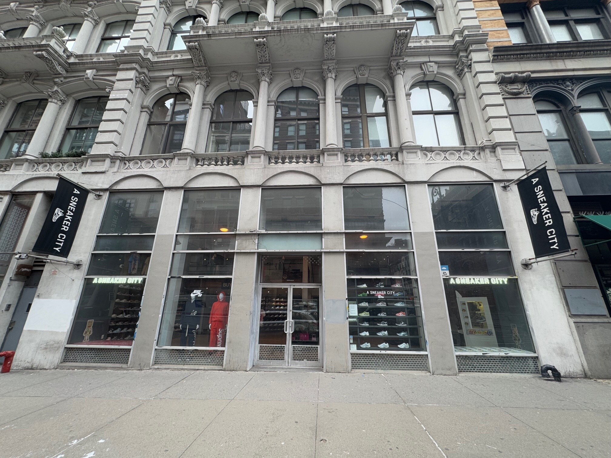 649-659 Broadway, New York, NY à vendre Photo de l’immeuble– Image 1 sur 9
