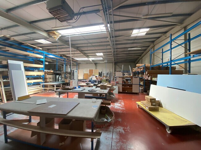 Plus de détails pour 5 Allée Jacqueline Auriol, Eysines - Bureau, Local d'activités à louer