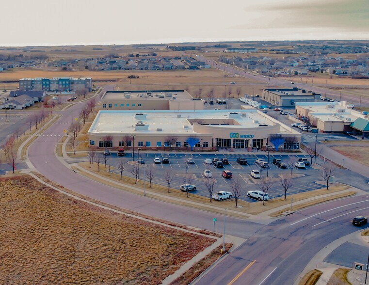 3901 N Louise Ave, Sioux Falls, SD à louer - Photo de l’immeuble – Image 2 sur 17