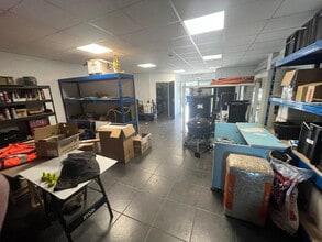 4 Rue Des Artisans, Pechbonnieu à vendre Photo intérieure– Image 1 sur 5