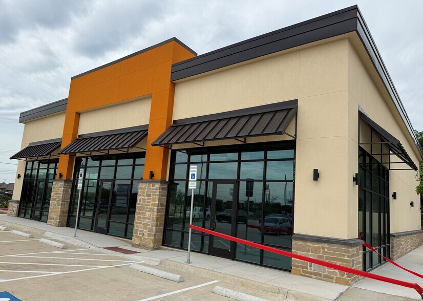 914 W 1st St, Justin, TX à louer - Photo de l’immeuble – Image 3 sur 9