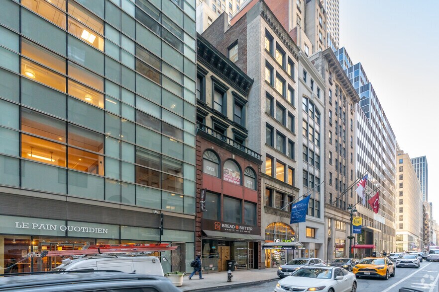 14 E 44th St, New York, NY à louer - Photo de l’immeuble – Image 3 sur 5