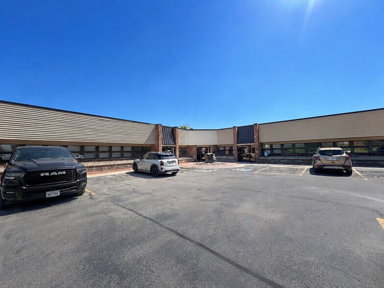 11570 W Dodge Rd, Omaha, NE à louer - Photo de l’immeuble – Image 2 sur 4
