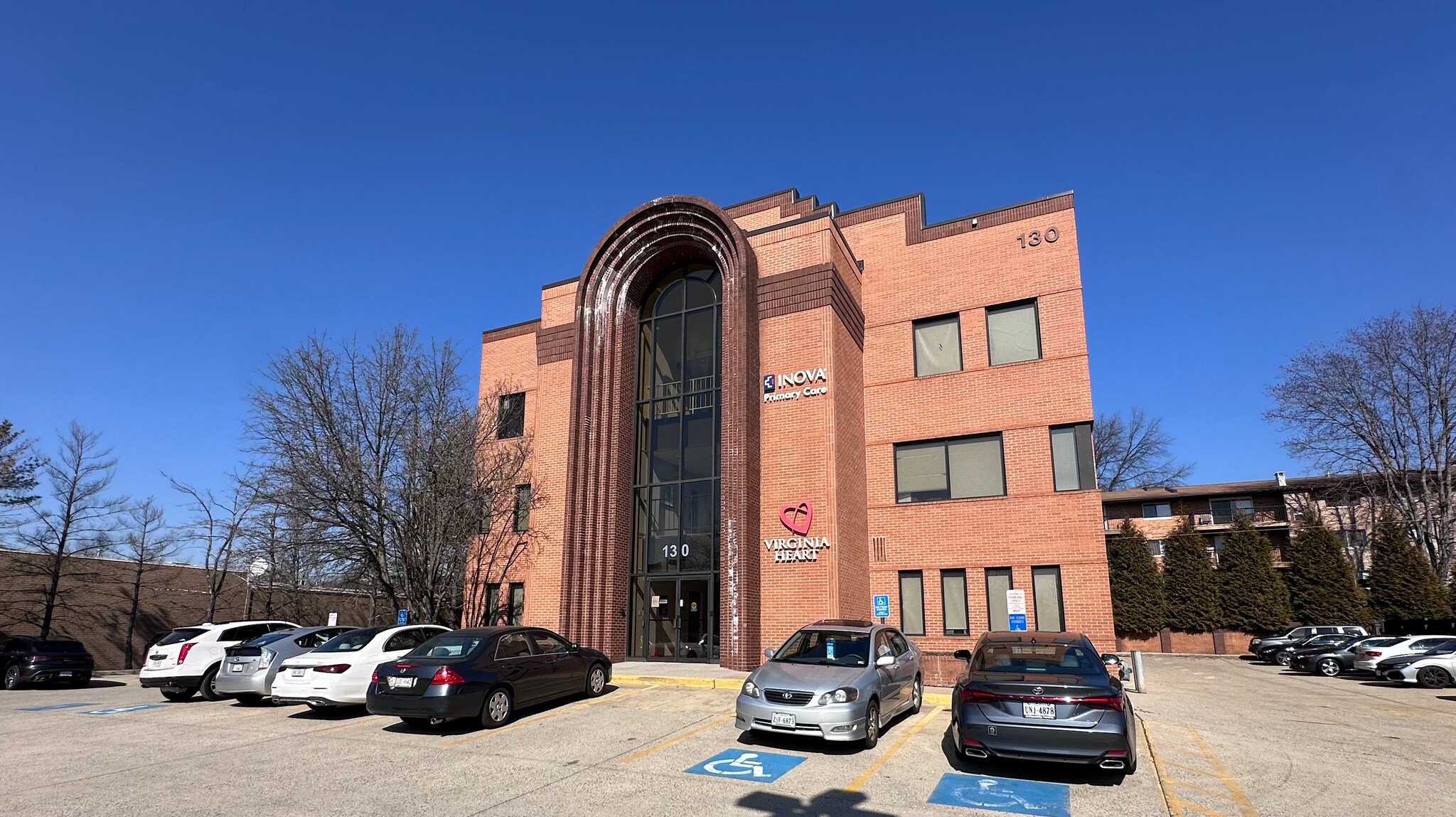 130 Park St SE, Vienna, VA à louer Photo de l’immeuble– Image 1 sur 21