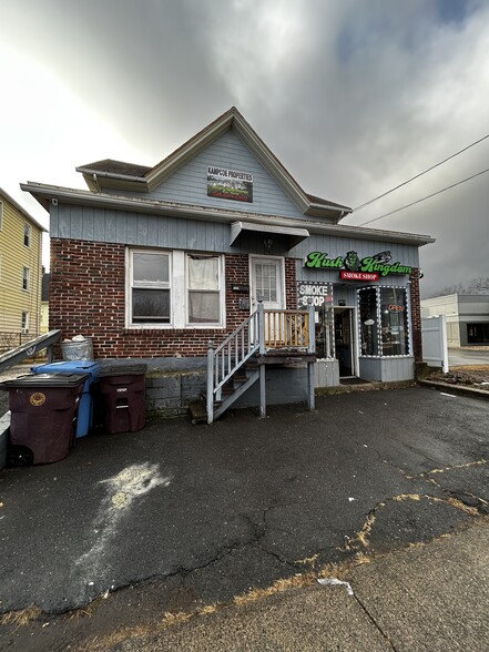 682 W Main St, New Britain, CT à vendre - Photo de l’immeuble – Image 2 sur 13